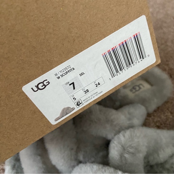 NIB UGG Scuffita Genuine Shearling Slide Slippers - Picture 15 of 15